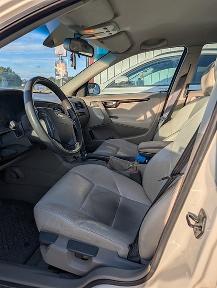 Volvo V70 10 of 12