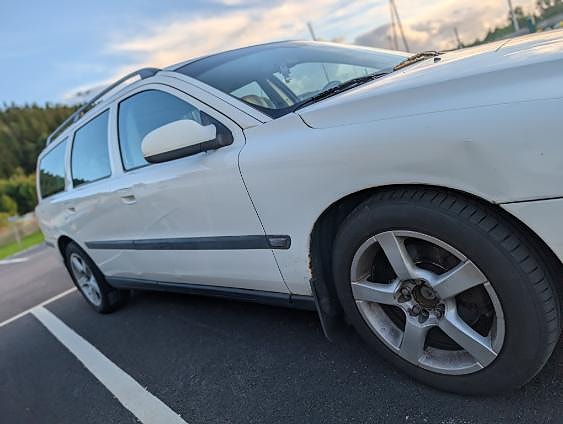 Volvo V70 6 of 12