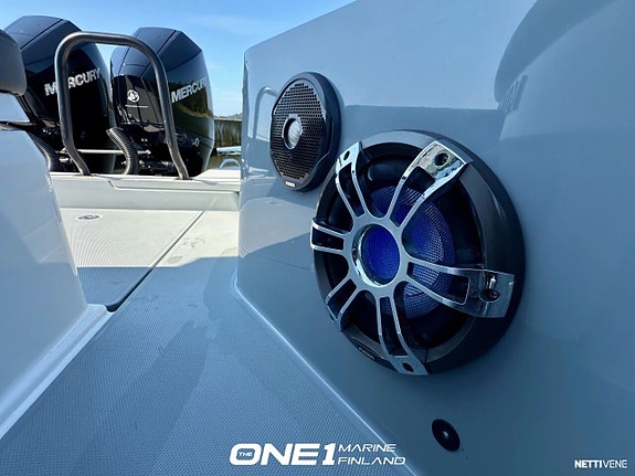 Axopar 28 Brabus Line 6 of 11