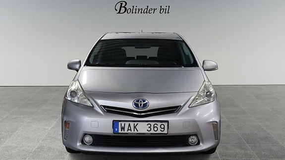Toyota Prius+ 2 of 17