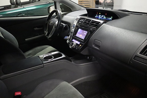 Toyota Prius+ 13 of 17