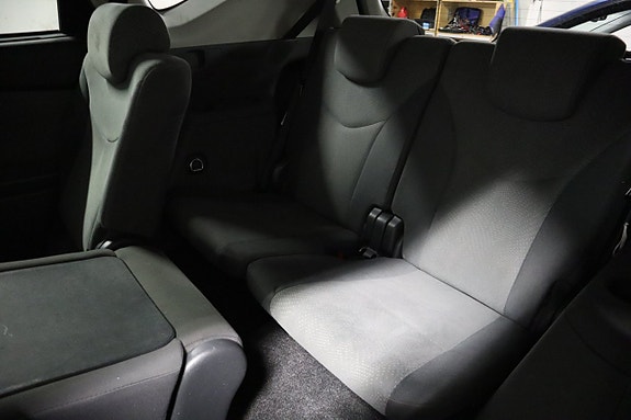 Toyota Prius+ 10 of 17