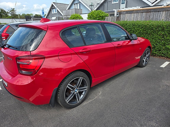 BMW 120d 2 of 5