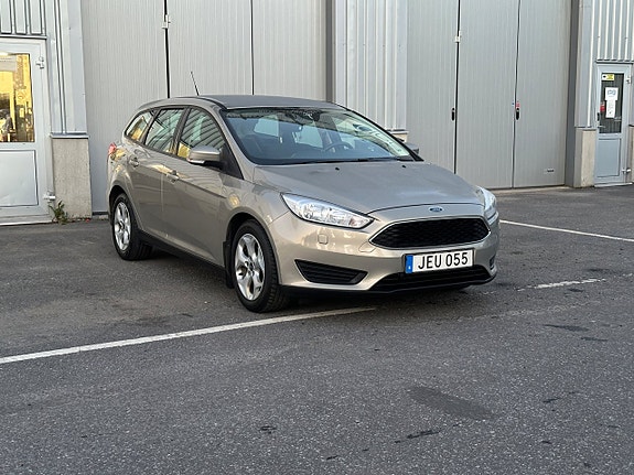 Ford Focus 2 of 11