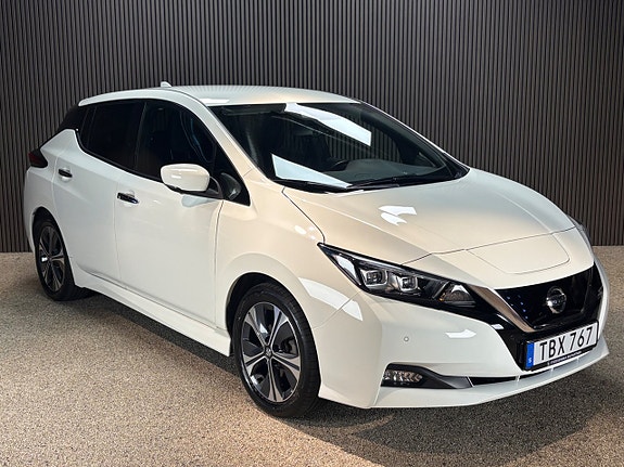 Nissan Leaf 3 of 17