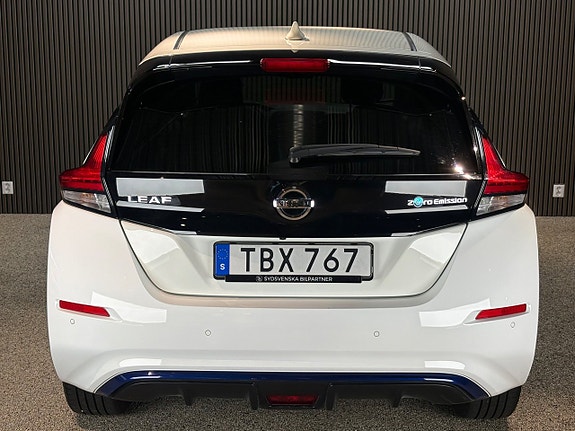 Nissan Leaf 5 of 17