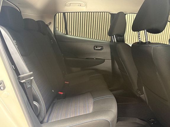 Nissan Leaf 17 of 17