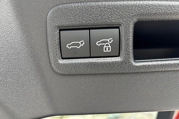 Toyota C-HR 9 of 12