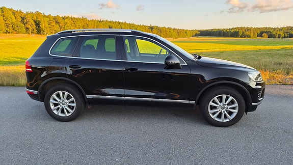 Volkswagen Touareg 2 of 10