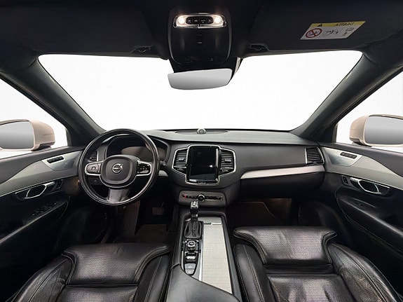 Volvo XC90 14 of 30