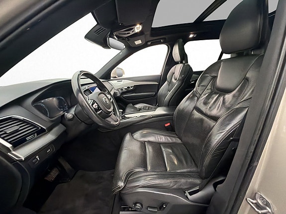 Volvo XC90 13 of 30