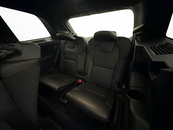 Volvo XC90 18 of 30
