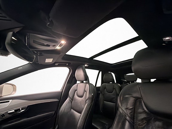 Volvo XC90 20 of 30