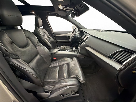 Volvo XC90 16 of 30