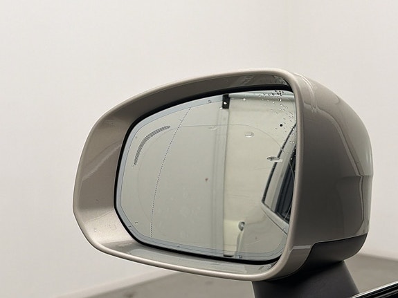 Volvo XC90 10 of 30