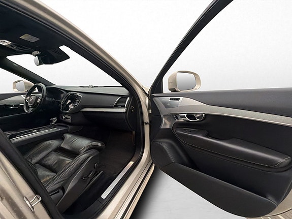Volvo XC90 17 of 30