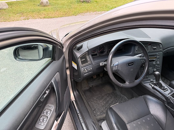 Volvo S60 2 of 3