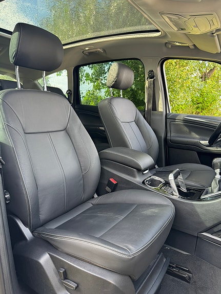 Ford S-MAX 8 of 12