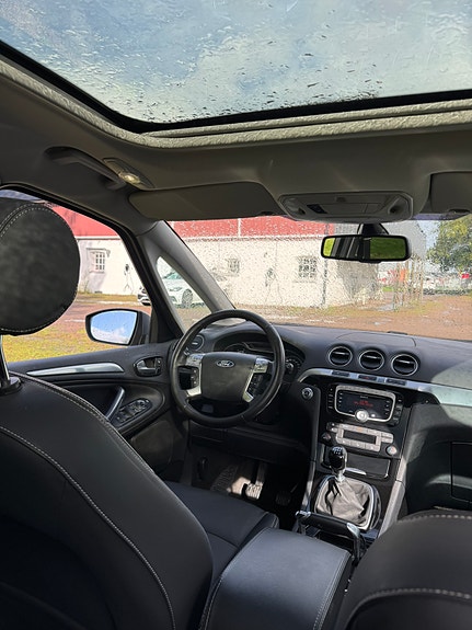 Ford S-MAX 6 of 12