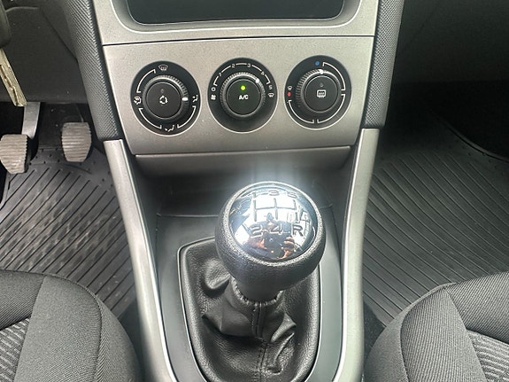 Peugeot 308 SW 11 of 20