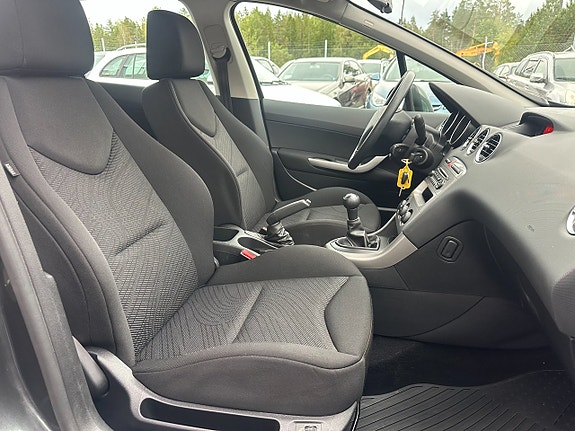 Peugeot 308 SW 15 of 20