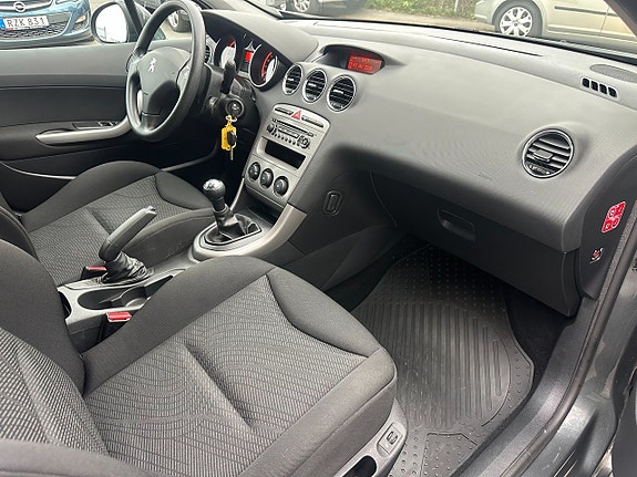 Peugeot 308 SW 14 of 20