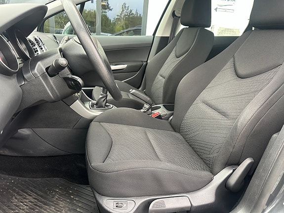Peugeot 308 SW 13 of 20