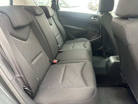 Peugeot 308 SW 16 of 20