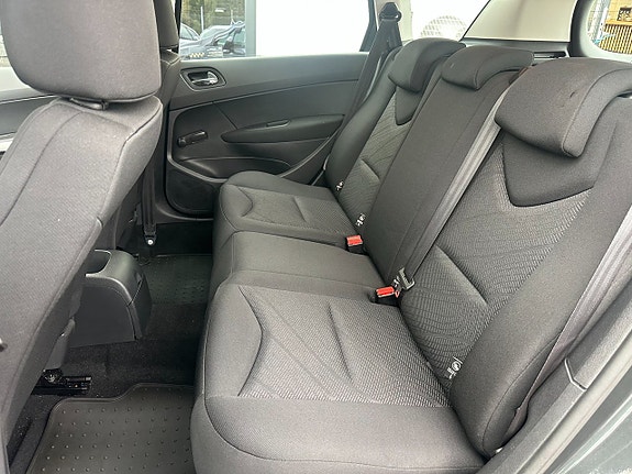 Peugeot 308 SW 17 of 20