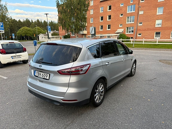 Ford S-MAX 3 of 8