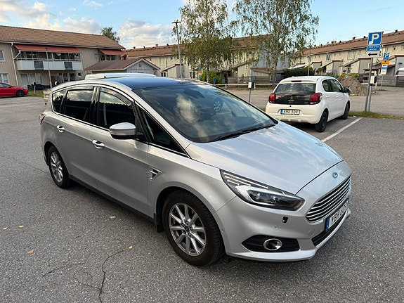 Ford S-MAX 2 of 8
