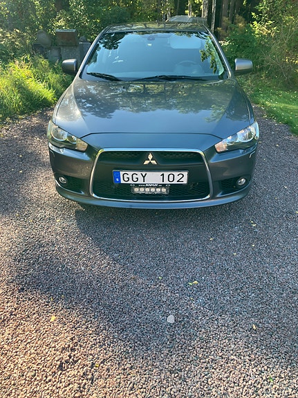Mitsubishi Lancer 2 of 9