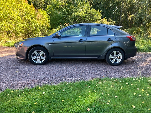 Mitsubishi Lancer 3 of 9