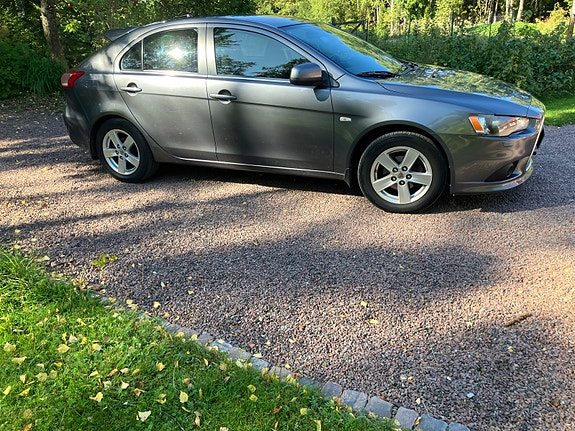 Mitsubishi Lancer 6 of 9