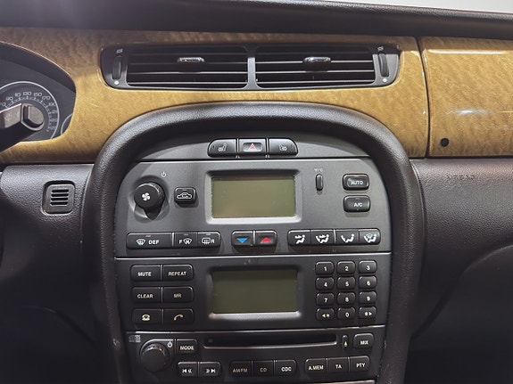 Jaguar X-TYPE 16 of 26