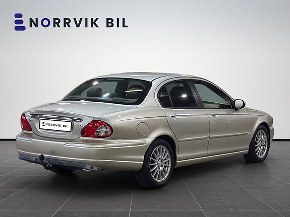 Jaguar X-TYPE 8 of 26