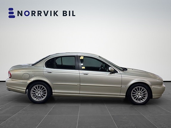 Jaguar X-TYPE 3 of 26