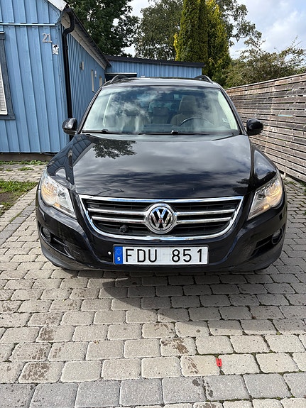 Volkswagen Tiguan 2 of 10
