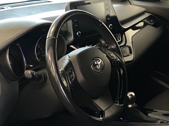 Toyota C-HR 10 of 26