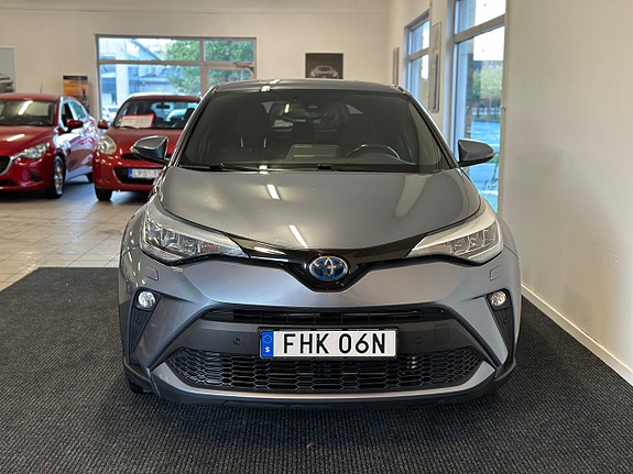 Toyota C-HR 2 of 26