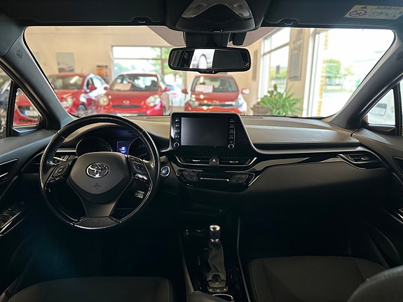Toyota C-HR 17 of 26