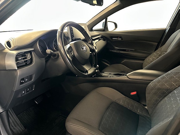 Toyota C-HR 14 of 26