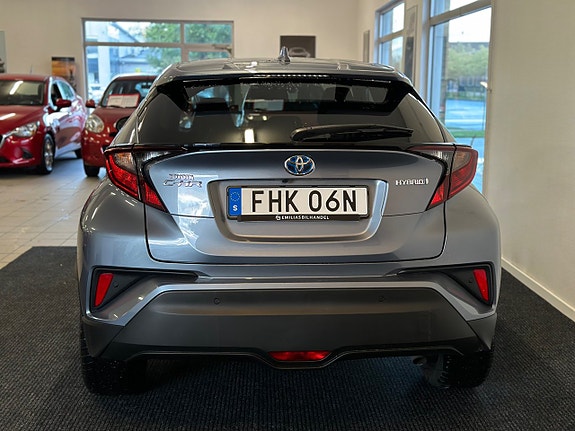 Toyota C-HR 3 of 26