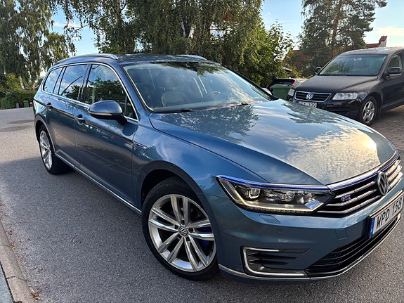 Volkswagen Passat 2 of 11