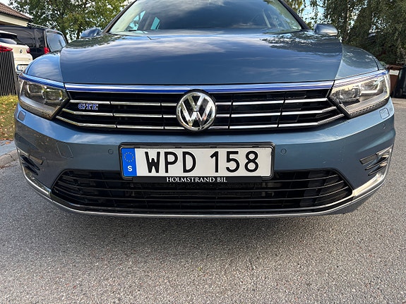 Volkswagen Passat 9 of 11