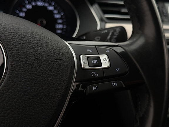 Volkswagen Passat 17 of 28