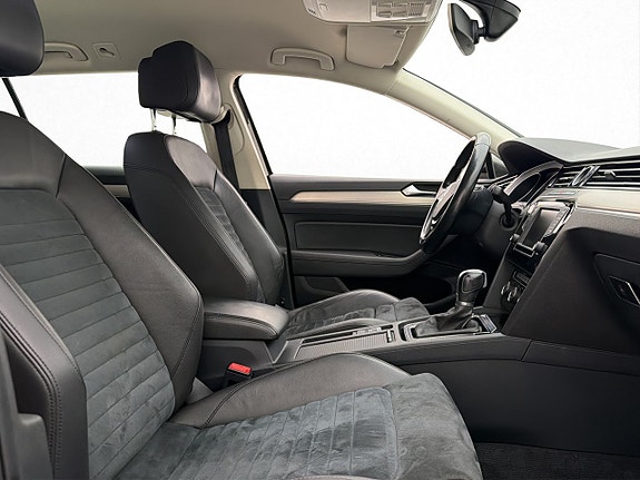 Volkswagen Passat 11 of 28