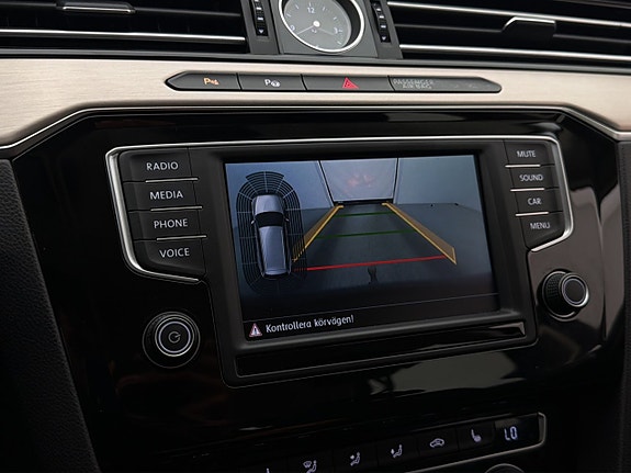 Volkswagen Passat 18 of 28