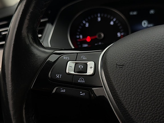 Volkswagen Passat 16 of 28
