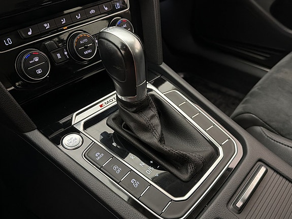 Volkswagen Passat 21 of 28